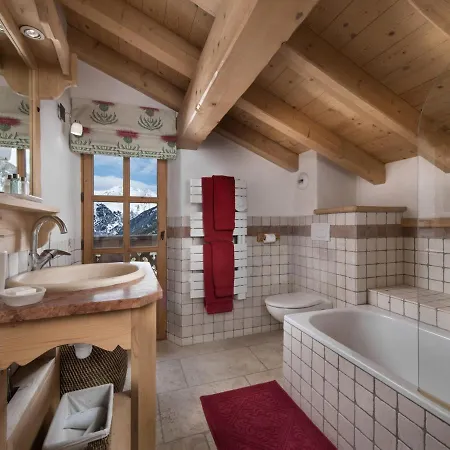 Luxueux Avec Spa, Piscine Et Vue Sur Pistes A 1550 - Fr-1-575-200 Chalet Courchevel